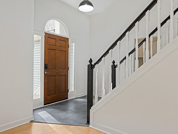 3rd image of 304 W Kirkfield Dr