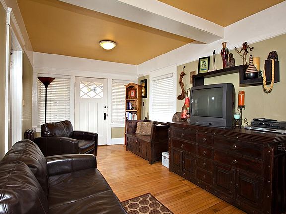 4th image of 4118 Georgia St