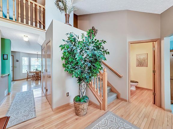 2nd image of 5965 Varwyne Dr