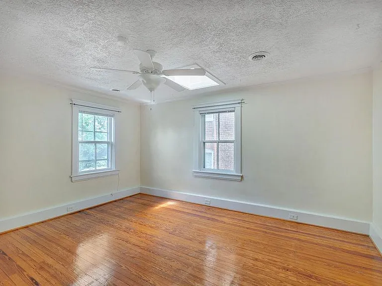 402 Altamont Cir #A — Photo 3