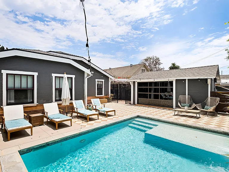 1087 S Plymouth Blvd — Photo 33