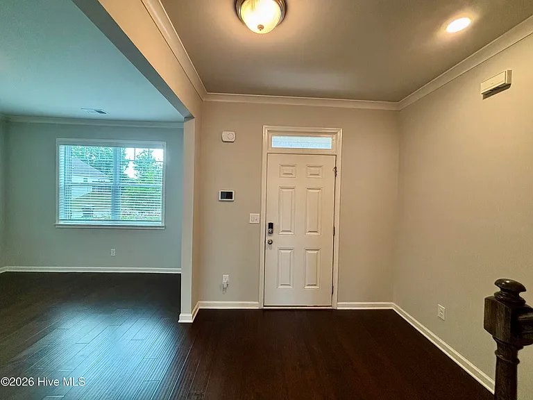 240 Callahan Dr — Photo 4