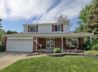 2916 Barton Dr, Sterling Heights, MI 48310