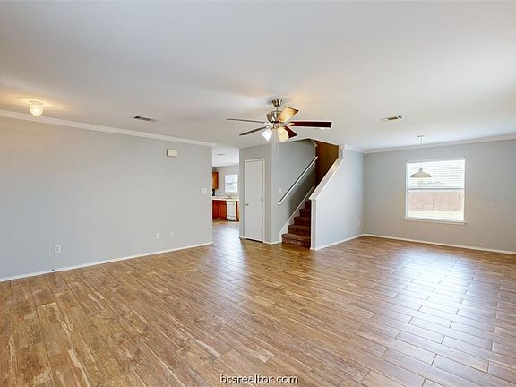 3rd image of 15214 Meredith Ln