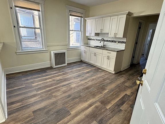 4th image of 344 Bloomfield Ave #1