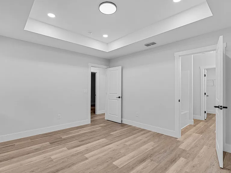 402 Roberts Aly — Photo 11
