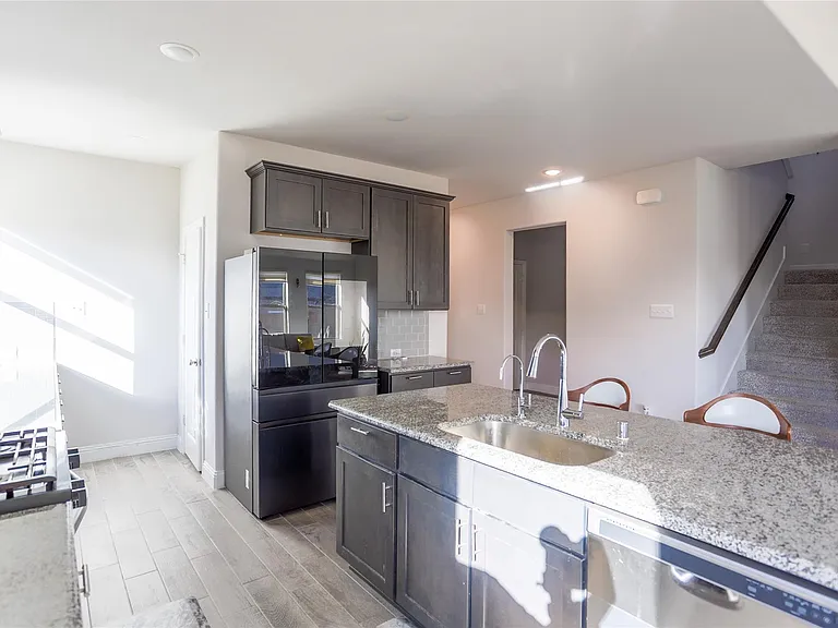 412 Christie Xing — Photo 10
