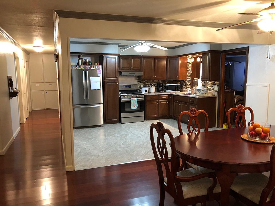 1st image of 233 Star St