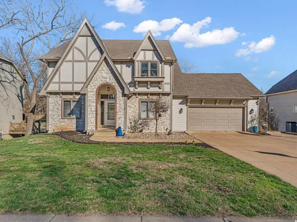 1116 Oak Tree Dr, Lawrence, KS 66049