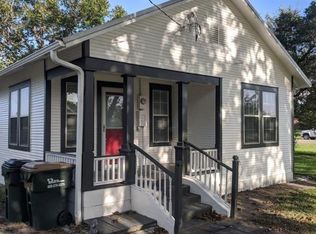 1002 N Center St, Weimar, TX 78962