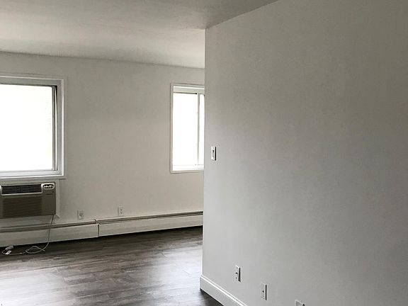 2nd image of 1306 Rockland Ave APT 2C
