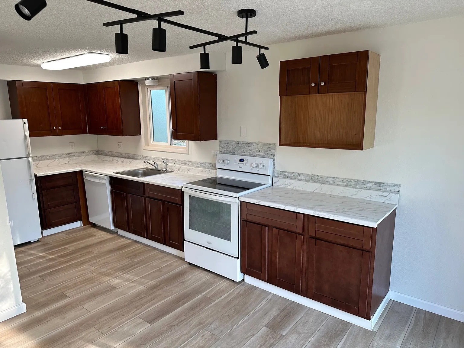 2 bed, 850 sqft, $1,325 — Photo 3