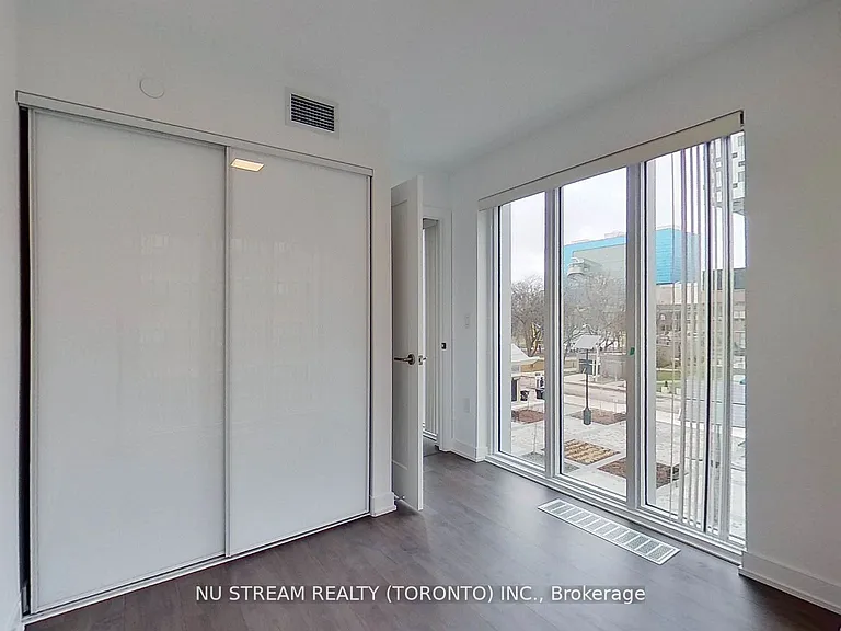 50 McCaul St #405 — Photo 23