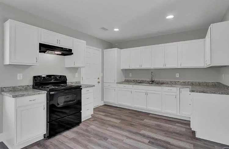2902 Lexington Ave — Photo 11