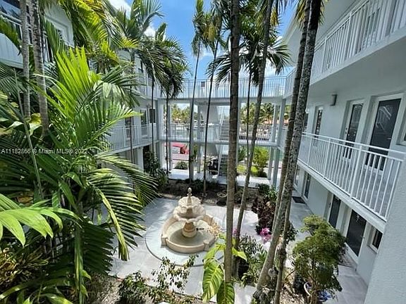 3rd image of 2430 NE 135th St APT 200