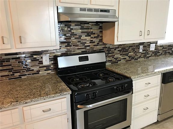 3rd image of 6035 Park Manor Dr