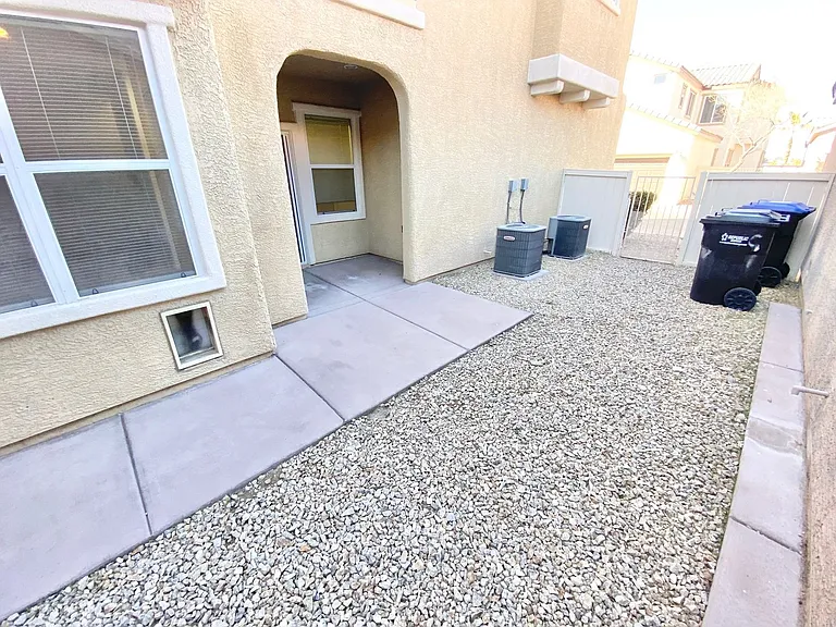 8569 Rhamus Ct — Photo 34