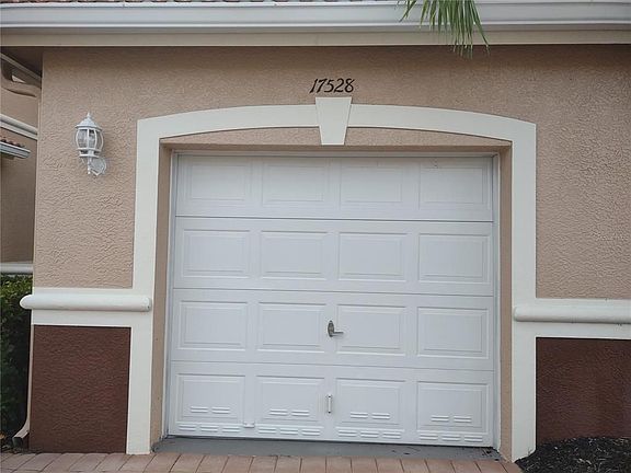 3rd image of 17528 Cherry Ridge Ln