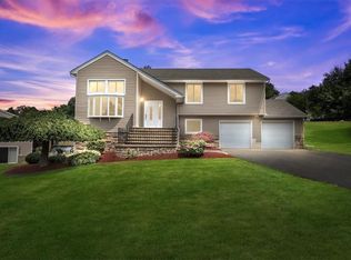 52 Keats Dr, New Windsor, NY 12553