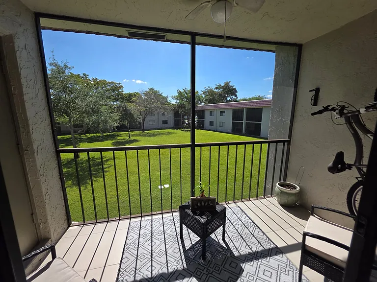 16278 Laurel Dr #202 — Photo 21