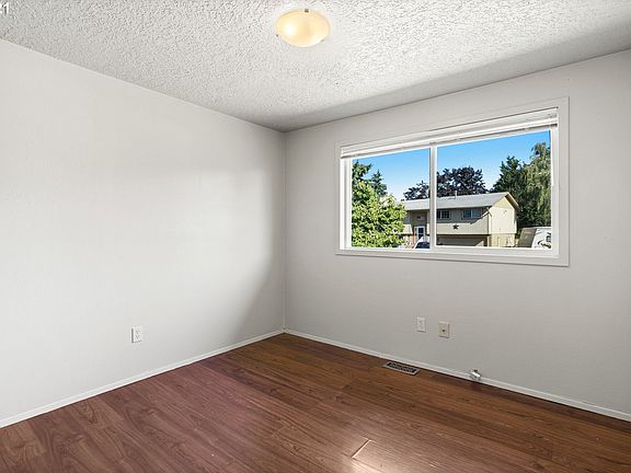 4th image of 19009 Bedford Dr