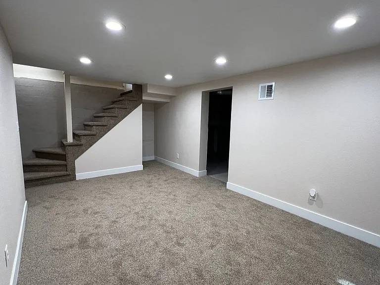 144 S 14th Ave — Photo 19