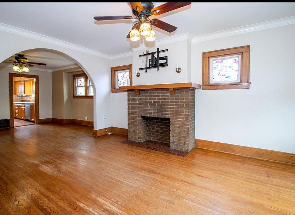 1st image of 203 E Corrington Ave