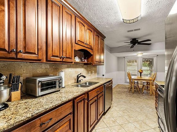 4th image of 808 N Hills Dr