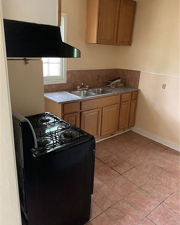 2nd image of 5527 Bienville Ave