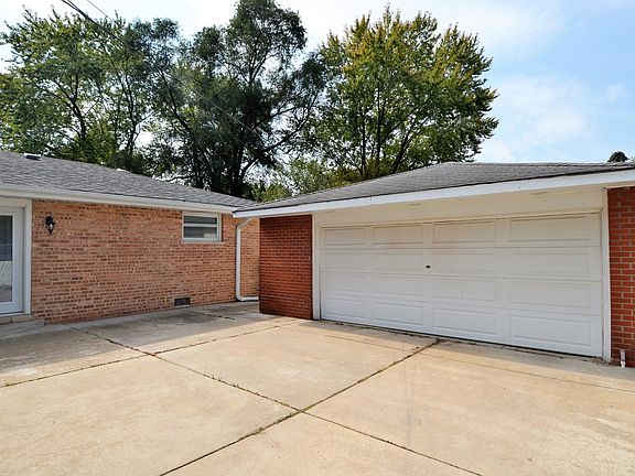 3rd image of 9808 S Mansfield Ave