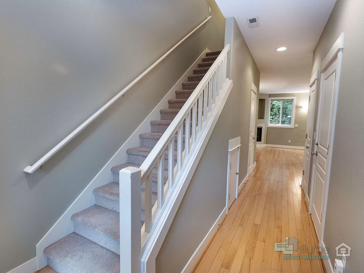 Beautiful 3 Bd/3 Ba Home in Beaverton — Photo 2