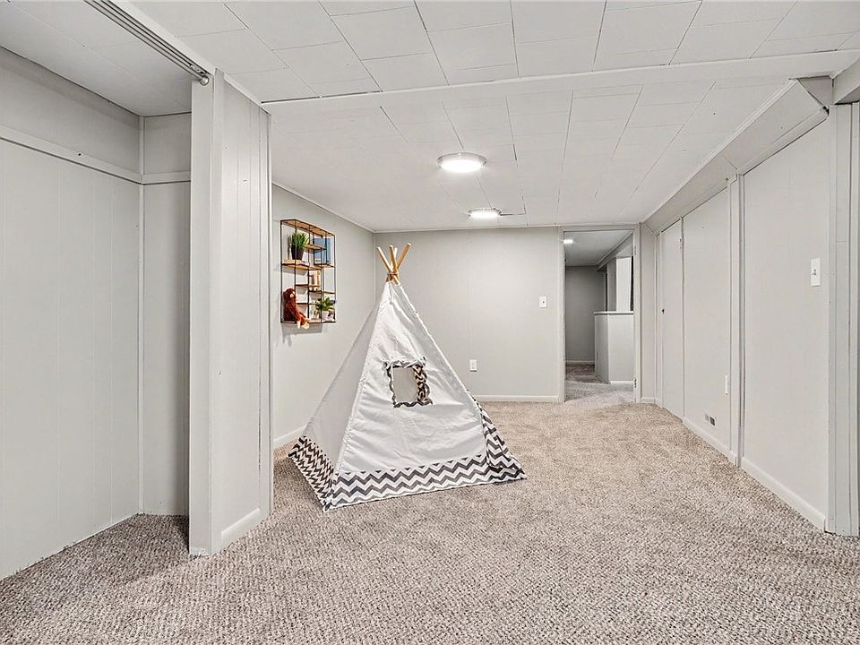 1st image of 41 N Lansing Cir