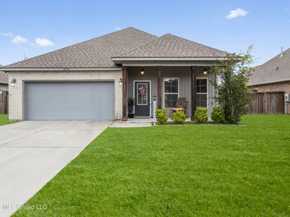 13216 W Jackson Lee Dr, Ocean Springs, MS 39564