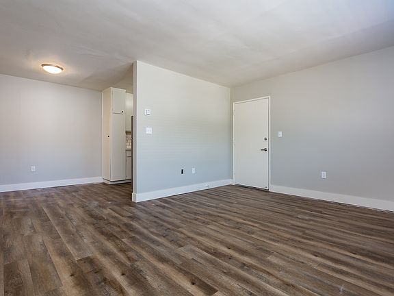 2nd image of 326 E Division St #326