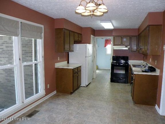 2nd image of 537 Hawthorne Ave