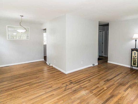 4th image of 953 Edgehill Dr