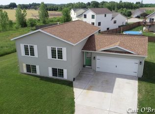 626 Chary Glen Dr, Kent city, MI 49330