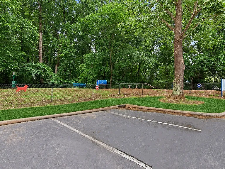 Park 2300 — Photo 18