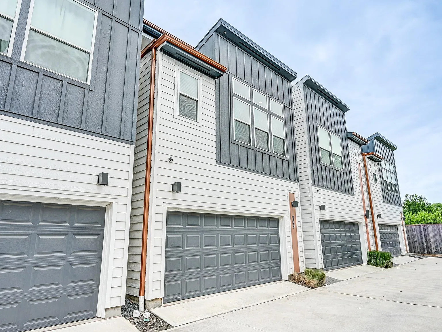 3 bed, 2.5 bath, 1848 sqft, $2,300 — Photo 1