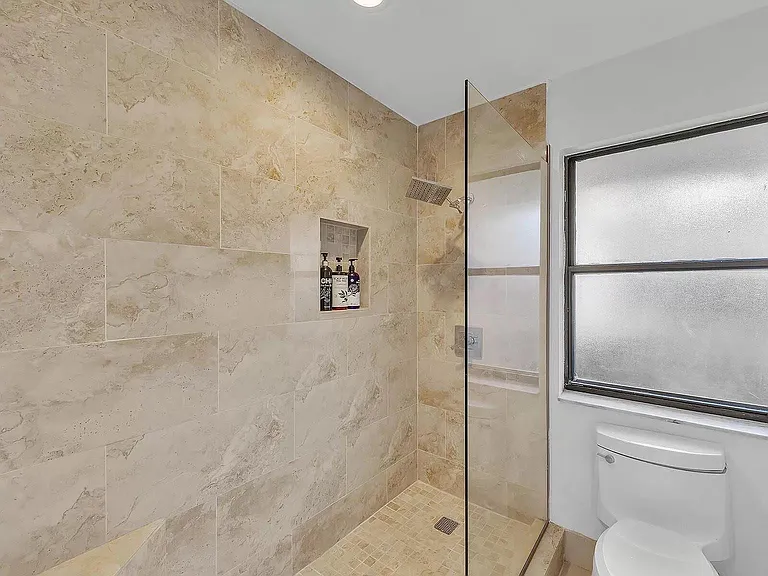 4989 Pineview Cir — Photo 10