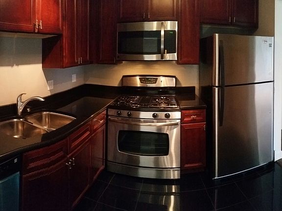2nd image of 9S040 Lake Dr APT 104