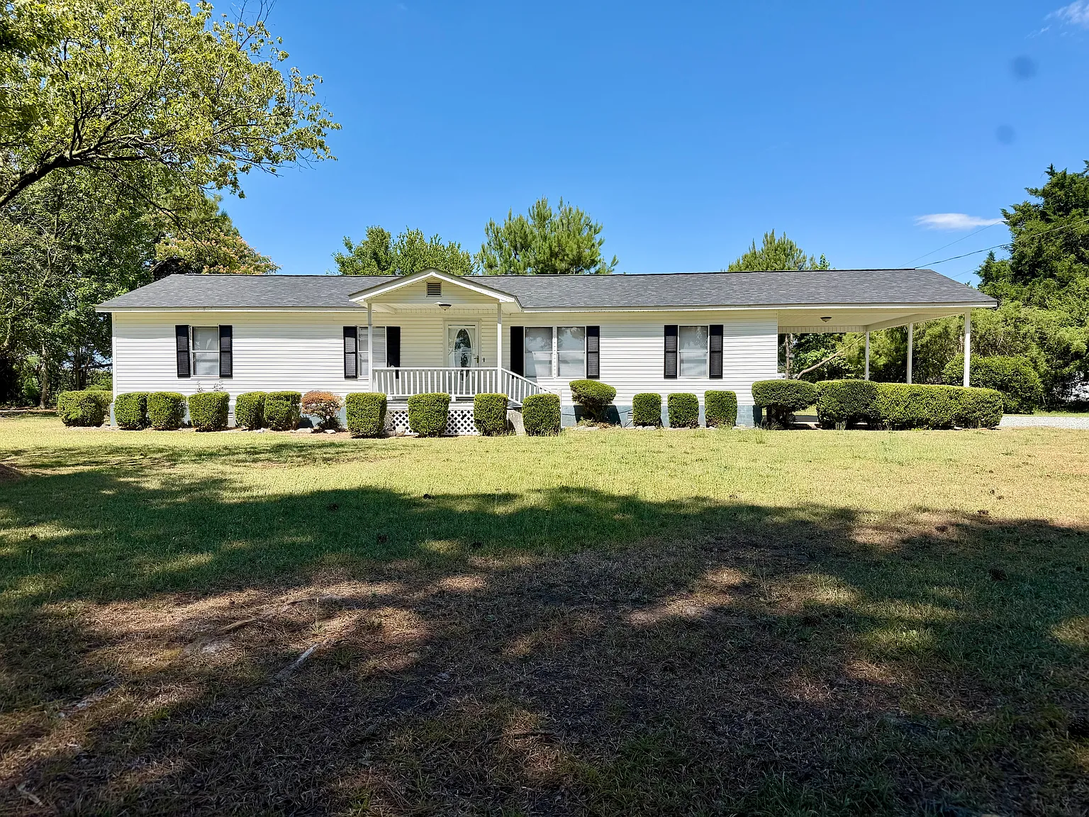3 bed, 1344 sqft, $1,595 — Photo 1
