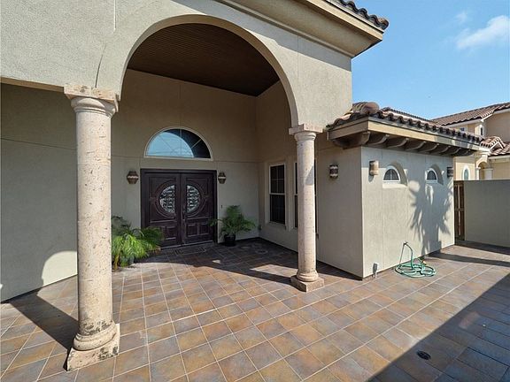 3rd image of 14833 Aquarius St