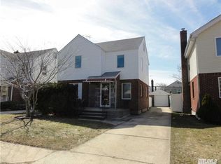 5840 212th St, Oakland Gardens, NY 11364