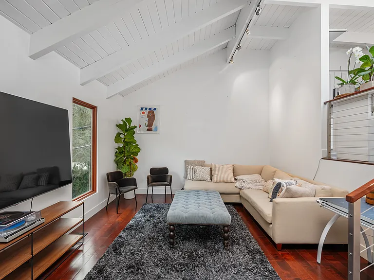10013 Westwanda Dr — Photo 3