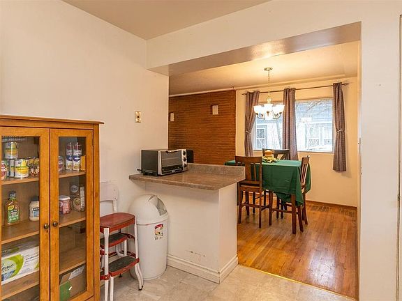 4th image of 2510 E Girard Pl