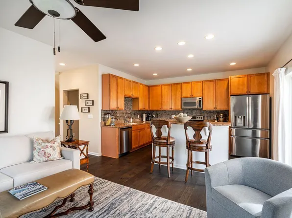 3870 S Lake DRIVE #1102, Saint Francis, WI 53235