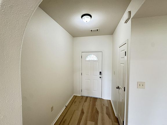 3rd image of 18 Apricot Dr