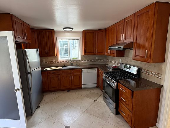 2nd image of 1615 Alabama St