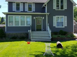 713 Oak St, Woodstock, IL 60098